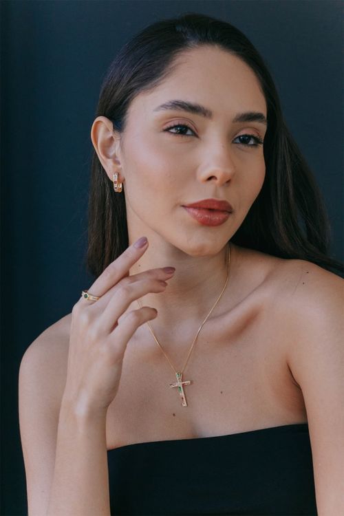 Anel com Micro Zircônias e Pedra Verde