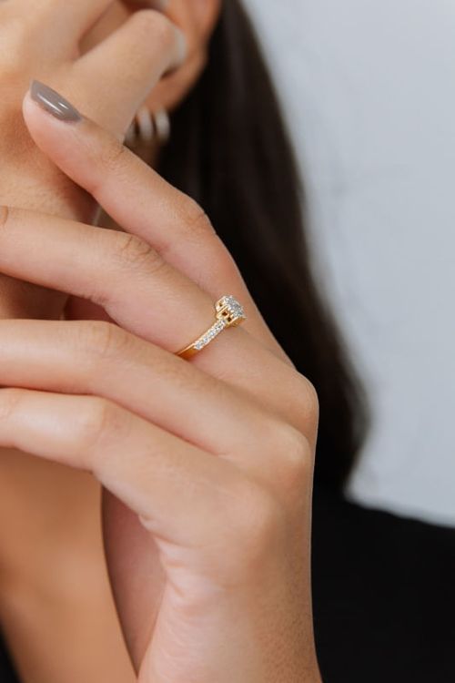 Anel Flor com Zircônias Cravejadas