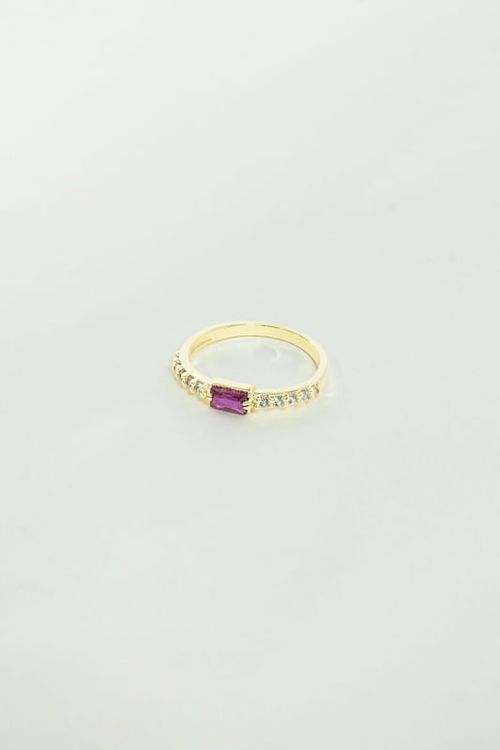 Anel Cravejado com Zircônia Bordô