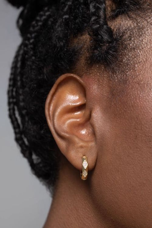 Brinco Argola Click Detalhes Cravejados