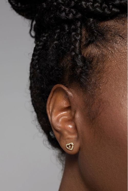 Brinco Coração Pequeno Vazado Cravejado