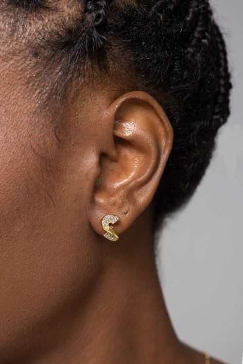 Brinco Ondulado Cravejado Cristal