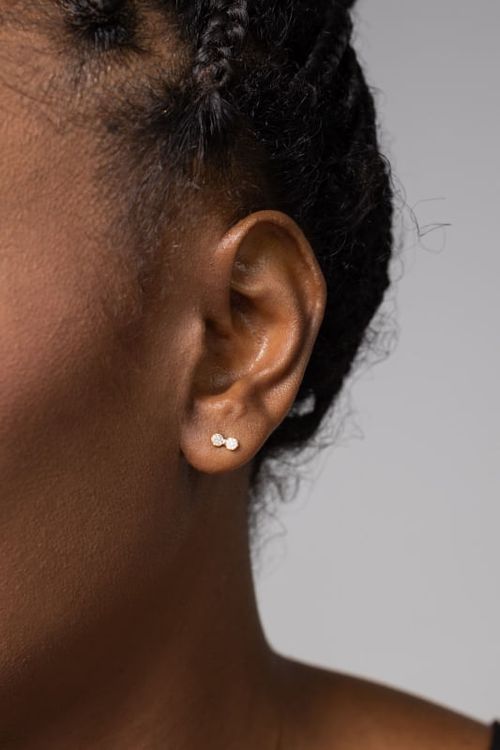 Brinco Pequeno Esferas Cravejadas