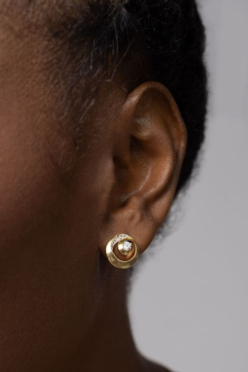 Brinco Redondo Com Ponto De Luz