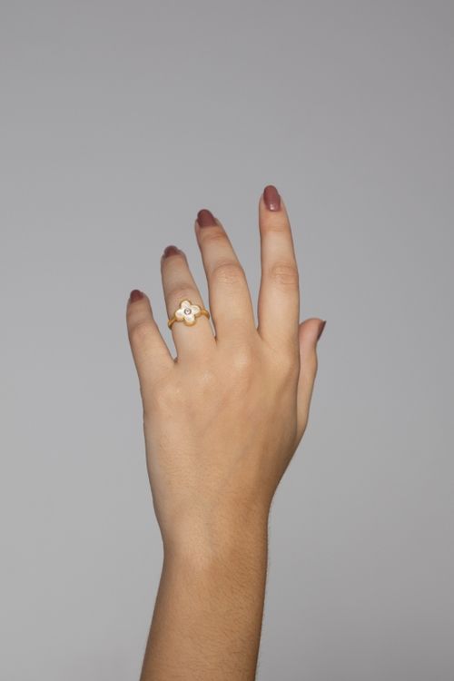 Anel Ajustável Trevo Madreperola Com Zircônia