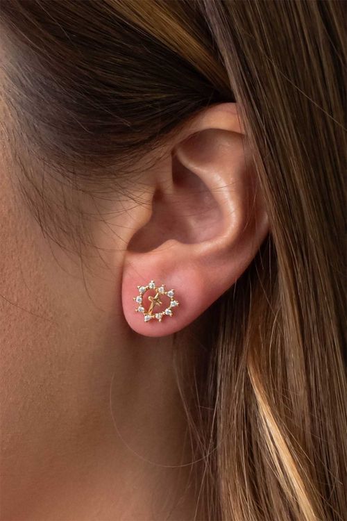 Brinco Coração Vazado Cravejado Laterais E Cruz Lisa