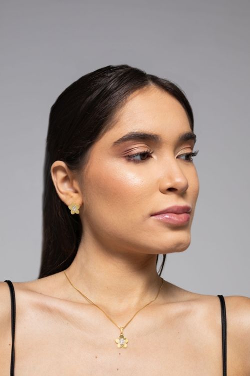 Conjunto Flor Detalhe Cravejado