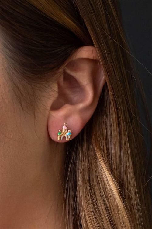 Brinco Castelo Com Detalhes Coloridos Em Resina