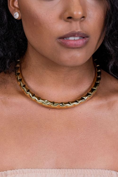 Choker Rígida Fosca Amassado