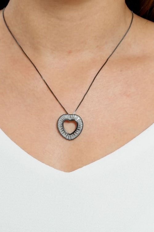 Colar Coração Vazado Com Zircônias Ródio Negro