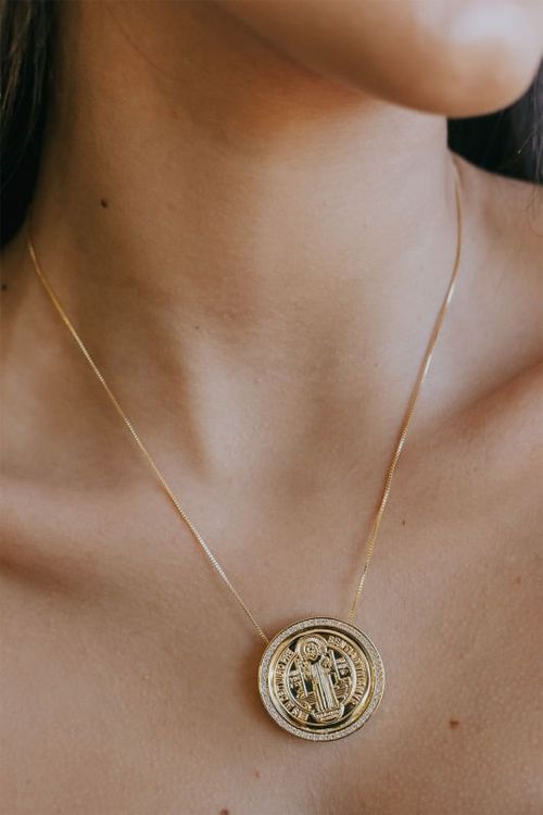 Colar Com Medalha São Bento Cravejado