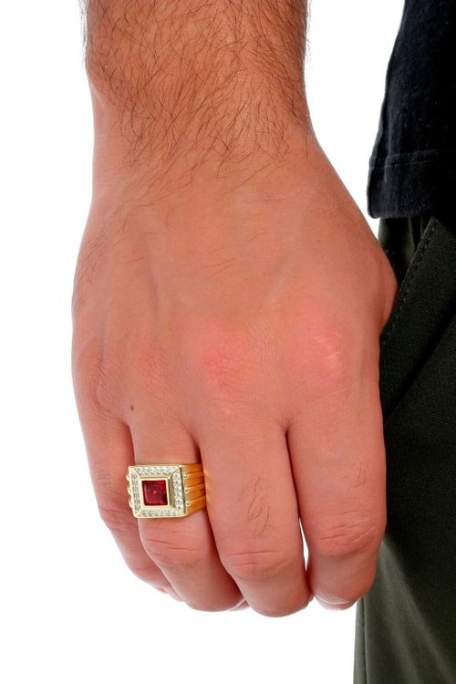 Anel Cravejado Vermelho Com Zircônias